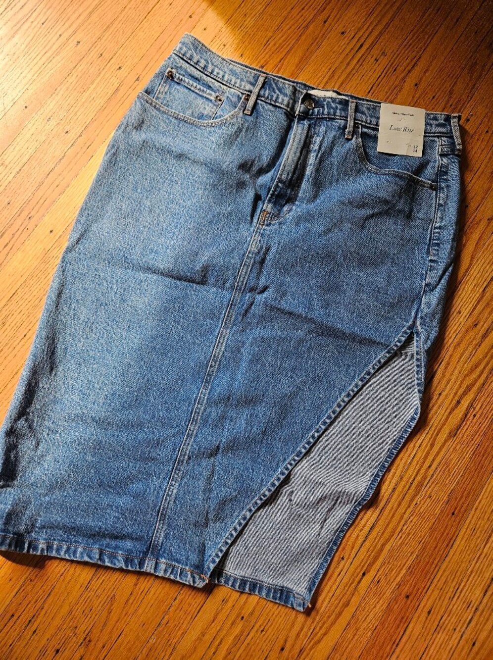 Abercrombie & Fitch Low Rise Denim Midi Skirt Light Wash Size 32/14 NWT
